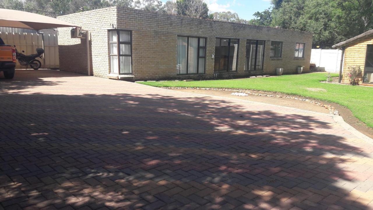 New Lodge Bloemfontein Exteriör bild